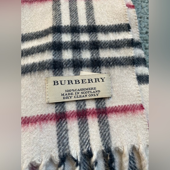 Burberry Classic Check Tan 100% Cashmere Large Scarf - Picture 2 of 8
